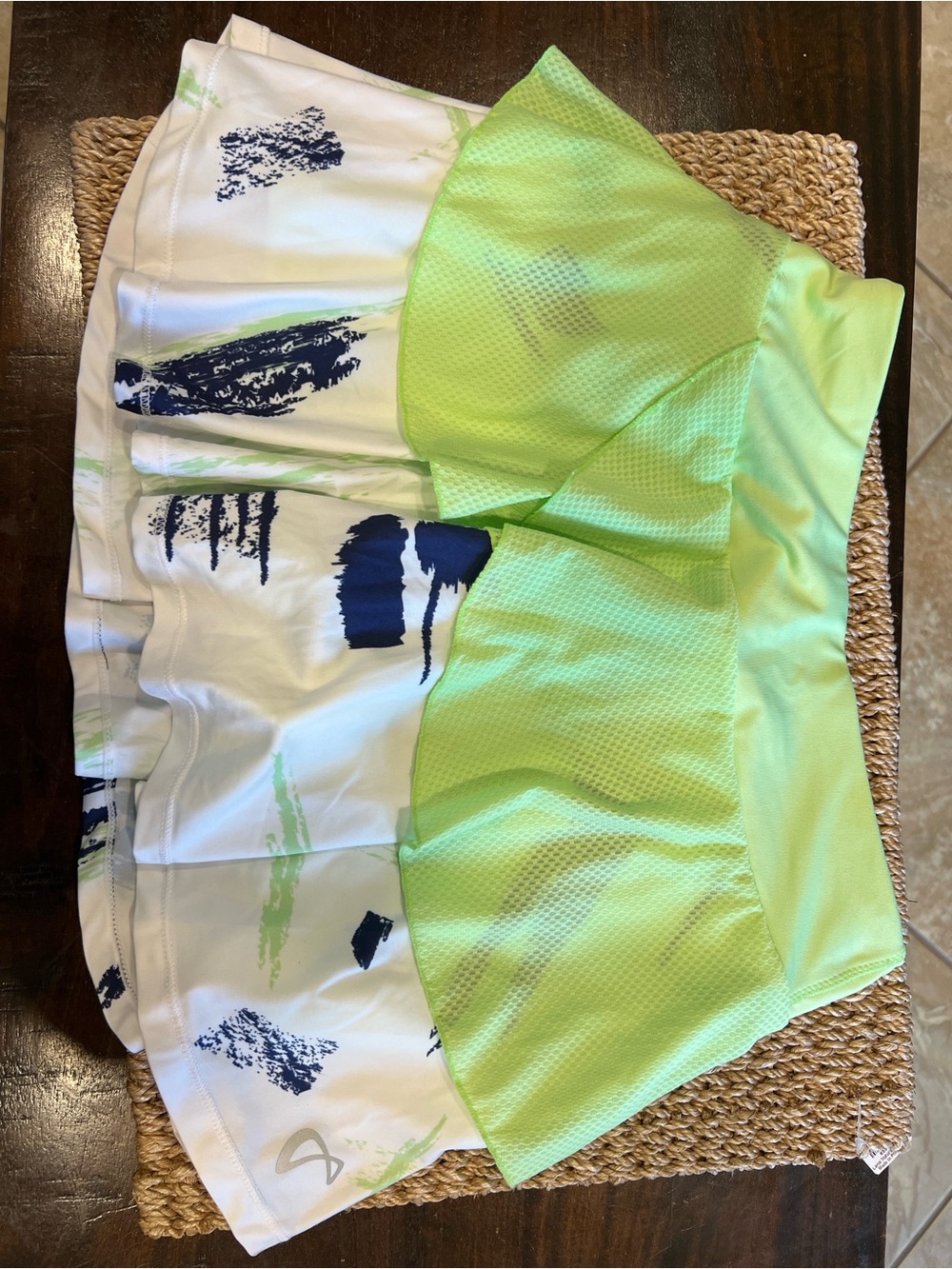 💚 ATHLETIC DNA — XS — BRIGHT LIME GREEN & WHITE SKORT 💚💚